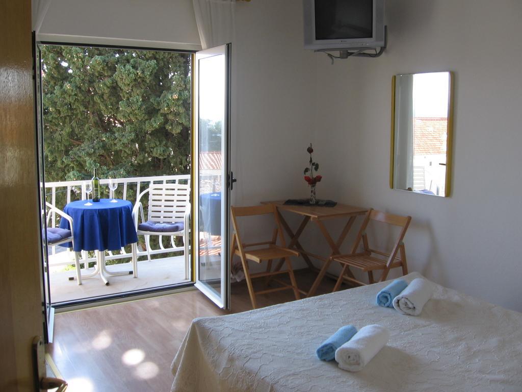 Apartments Marjanovic Bol Szoba fotó